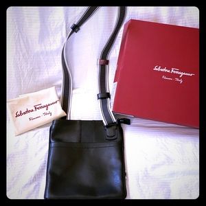 🔥👌🏽 extremely stylish Ferragamo man bag must 👀